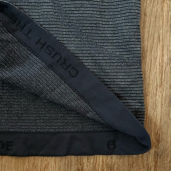 Lululemon Swiftly Tech Racerback Black / Silver, Sz 6 - Picture 3 of 5